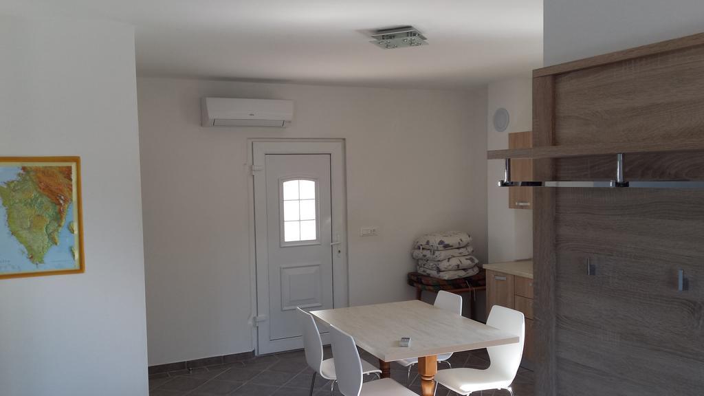 Abba Apartment Sveti Lovreč Pazenatički Eksteriør billede