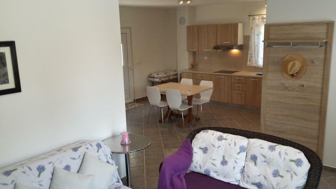 Abba Apartment Sveti Lovreč Pazenatički Eksteriør billede